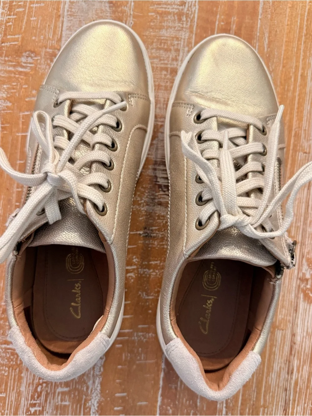 Clarks Metallic Gold Leather Lace-Up Sneakers with Side Zip LIKE NEW SIZE 7.5 W